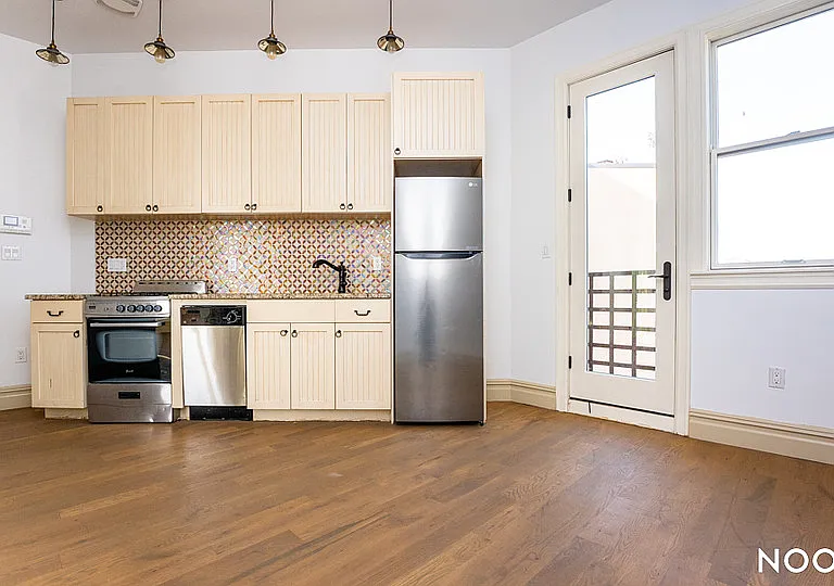 1359 Myrtle Ave #4R — Photo 2