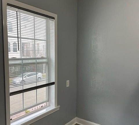 5th image of 4108 Driscoll St #B