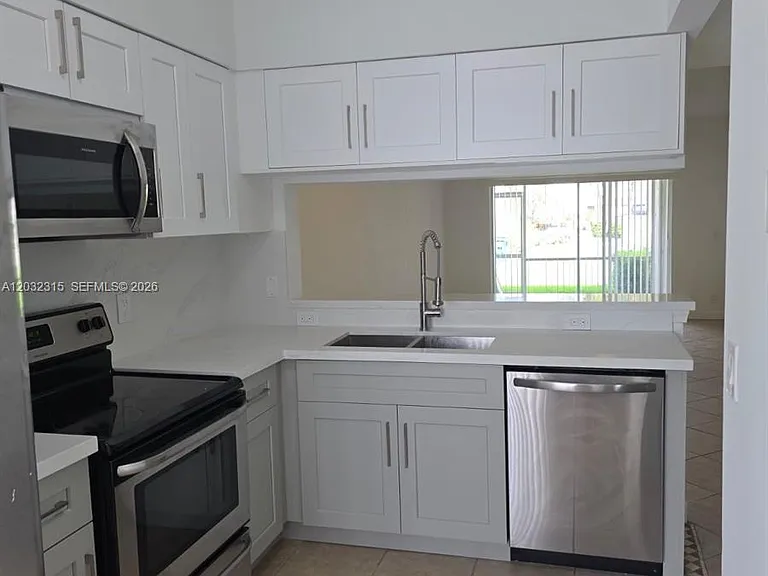 1 Simonton Cir #1 — Photo 4