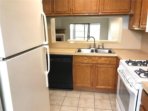 4th image of 1411 Gracy Farms Ln APT 16
