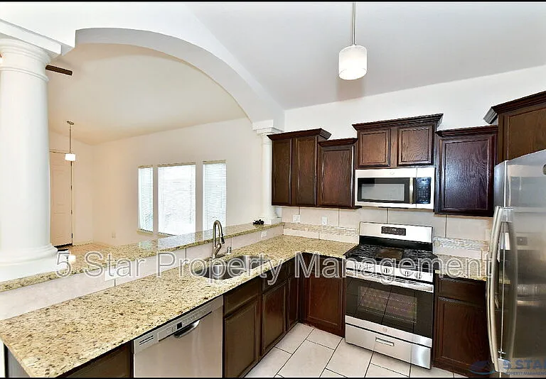 13136 Wellington Dr — Photo 14