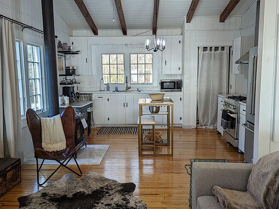 Open concept living room/kitchen