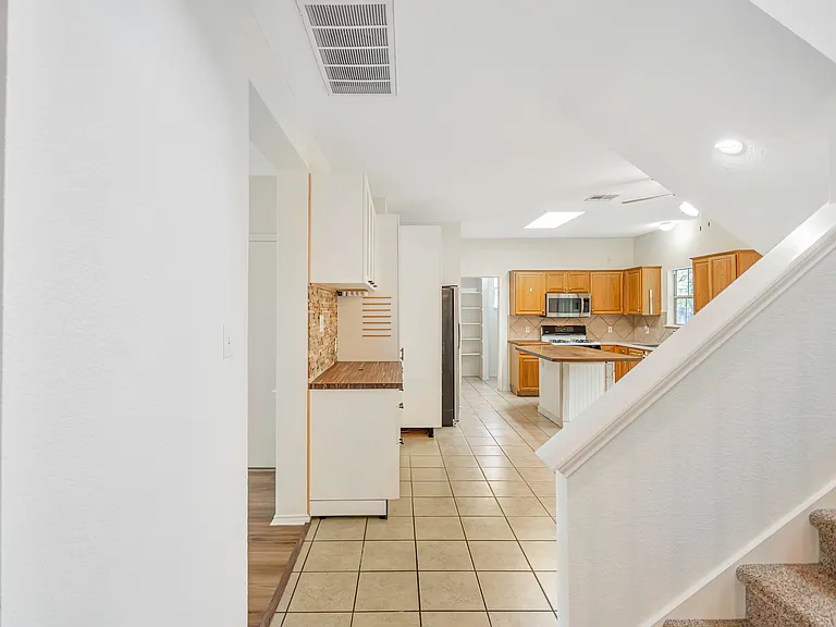 1622 Abbey Ln — Photo 17