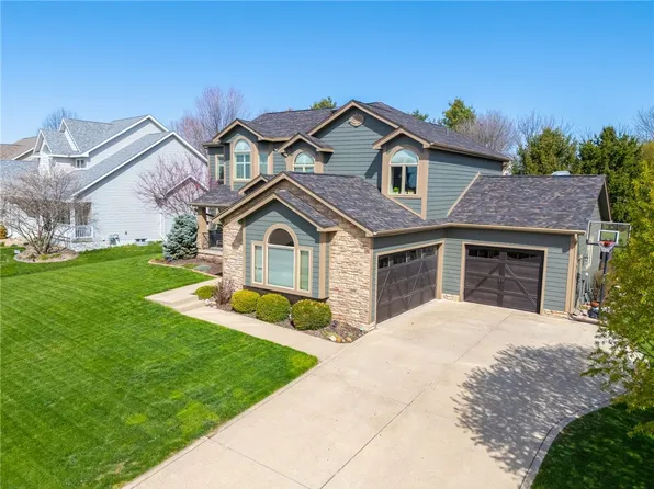 301 Turnberry Dr, Norwalk, IA 50211