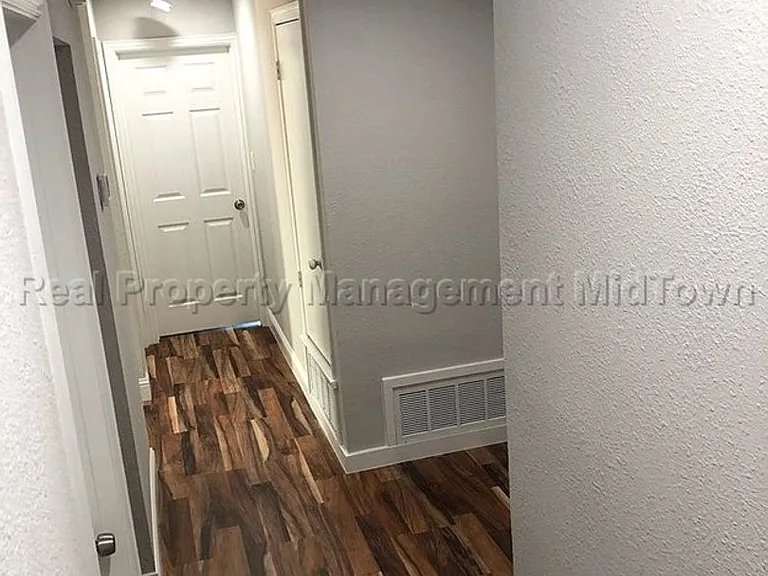2325 Warwick Ave — Photo 28