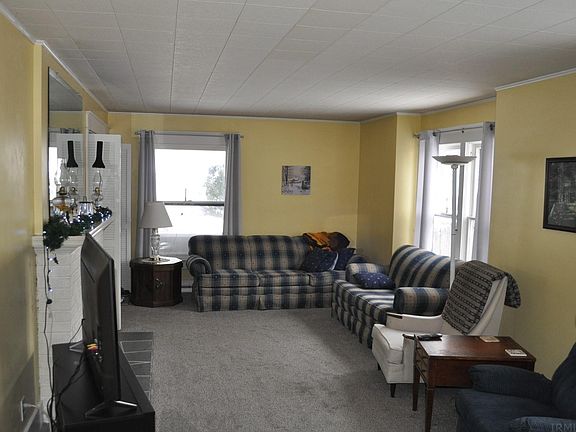 4th image of 410 E Douglas St