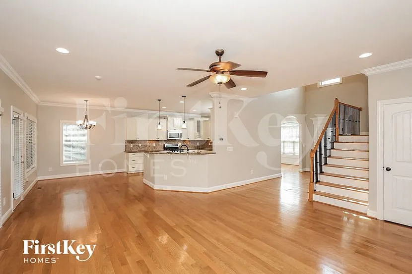 4 bed, 3.0 bath, 2896 sqft, $2,735 — Photo 3