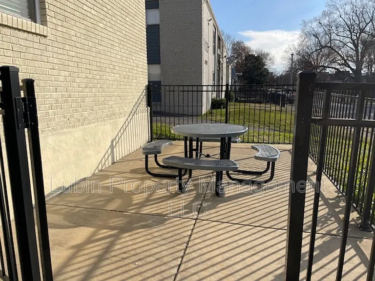 1616 Monroe Ave #7 — Photo 2