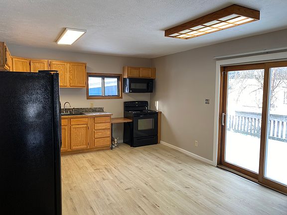 Kitchen with balcony access