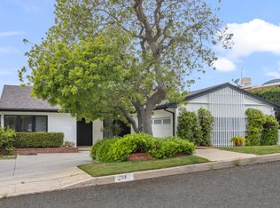 231 Notteargenta Rd, Pacific Palisades, CA 90272