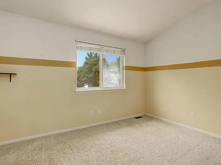 1328 Amherst St — Photo 27