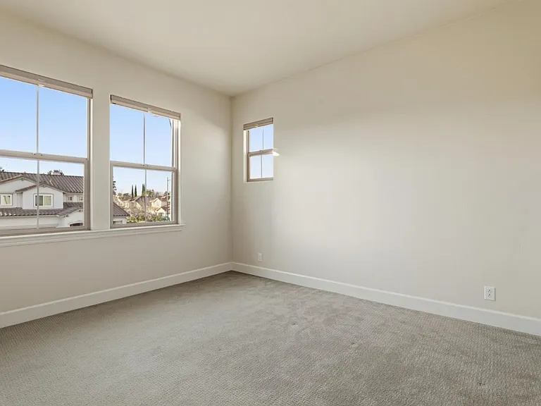 2582 Minuet Dr — Photo 18