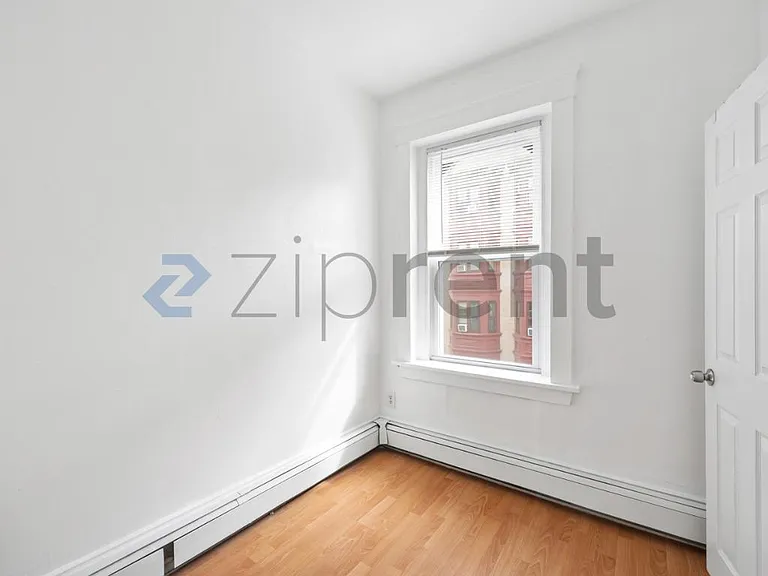 34 Cunard St #3 — Photo 6
