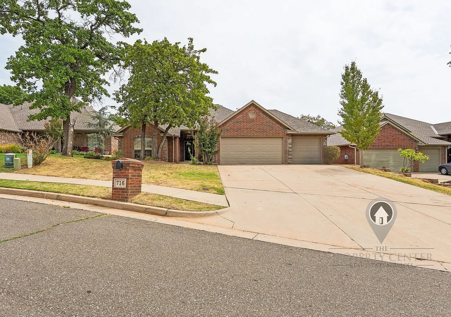 Room to Live, Relax & Entertain 4-Bedroom Edmond Home! — Photo 2