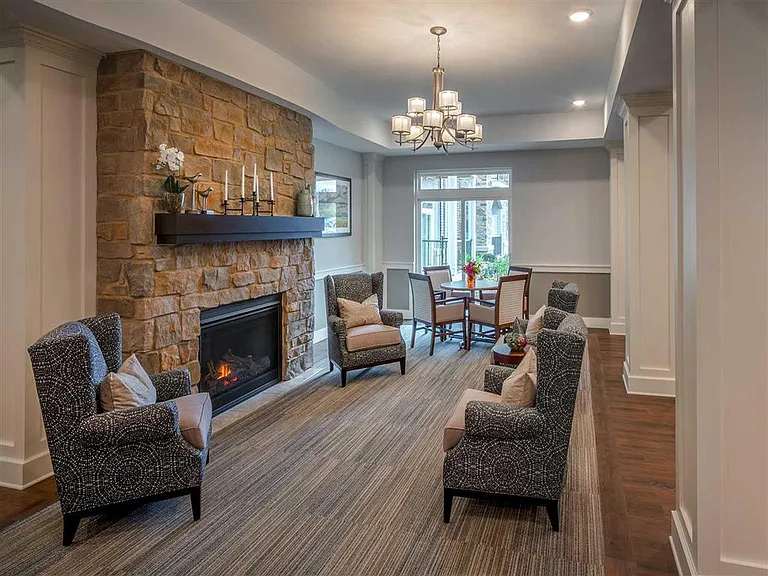 Oaks of Shorewood Apartments — Photo 21