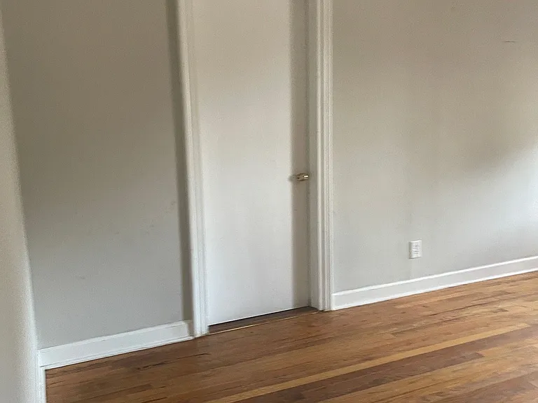 1207 Chestnut Ferry Rd — Photo 2