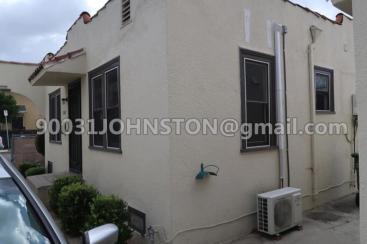 Building Photo - 2421 Johnston St