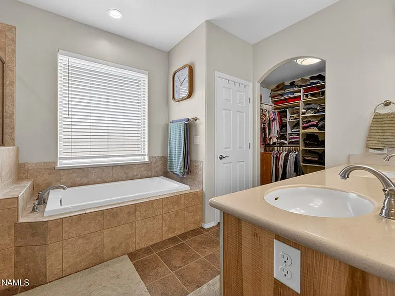 10418 Lundin Rd — Photo 8