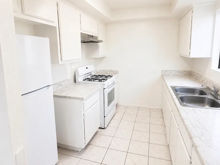 678 Del Rosa Pl #D — Photo 10