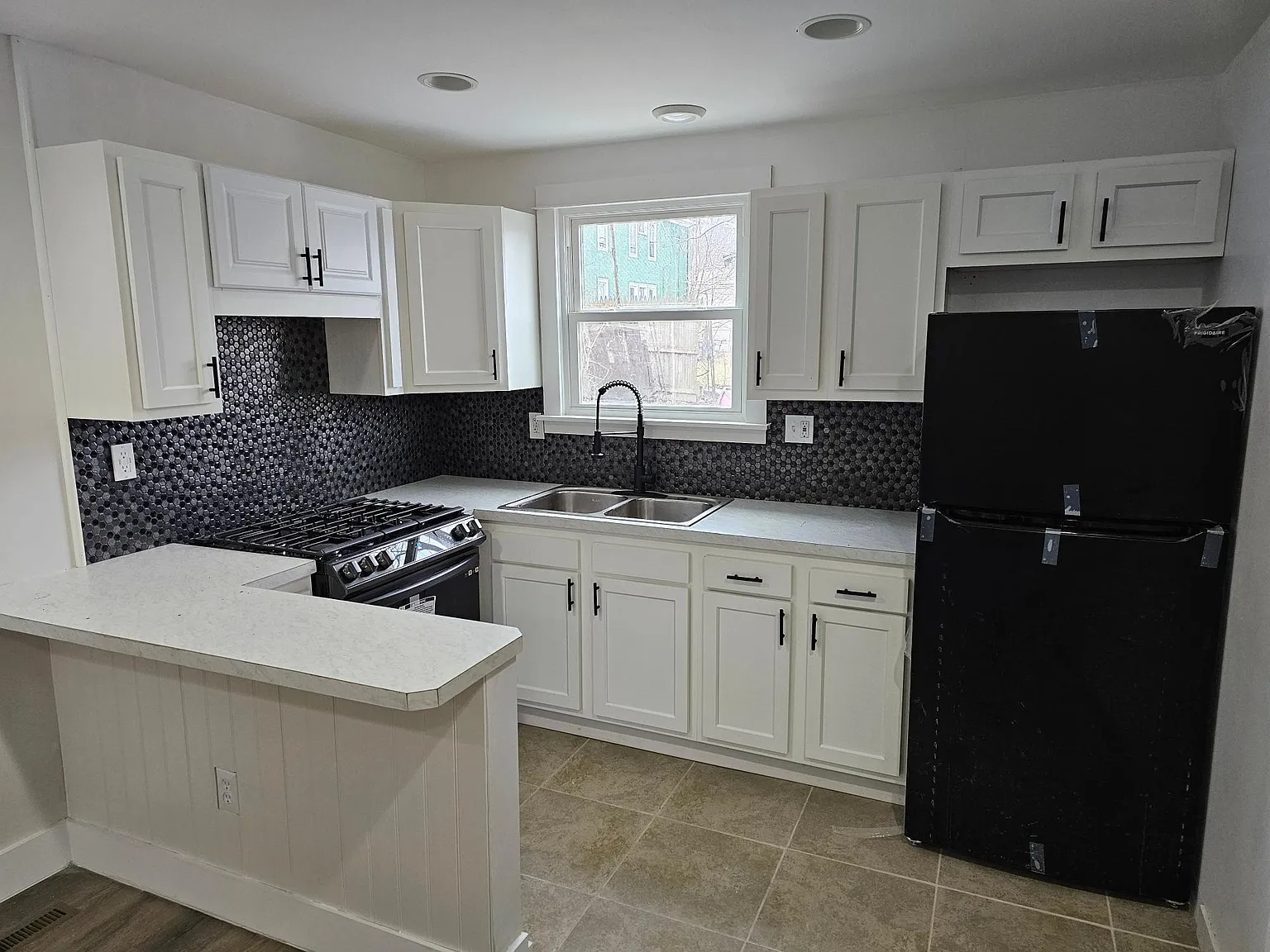2 bed, $1,050 — Photo 3