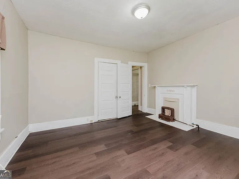 672 Bowden St — Photo 17