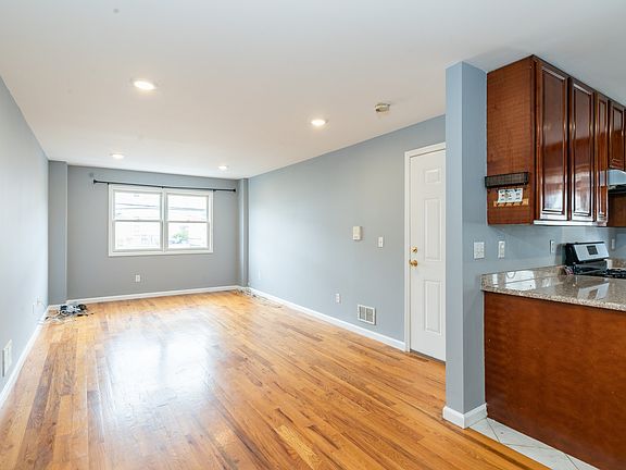 3rd image of 129 Laidlaw Ave #1