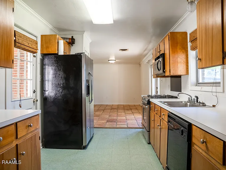 213 Birch Dr — Photo 8
