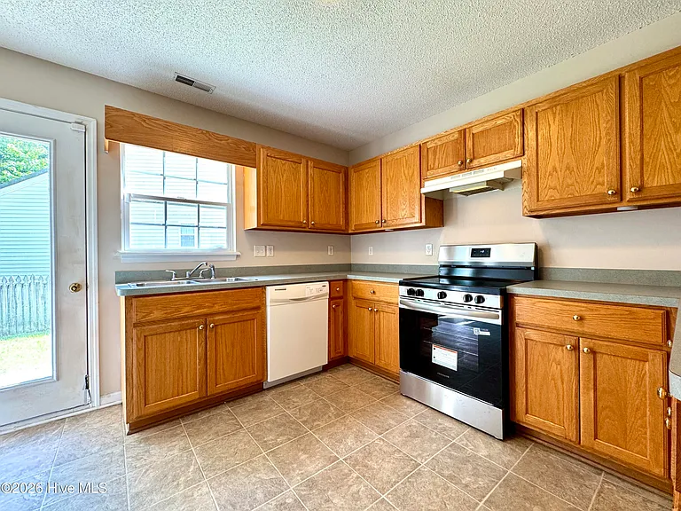 521 Jimmies Creek Dr — Photo 10