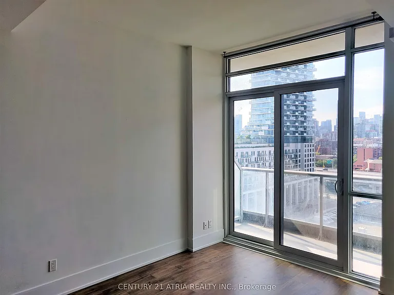 1 Edgewater Dr #GPH24 — Photo 6