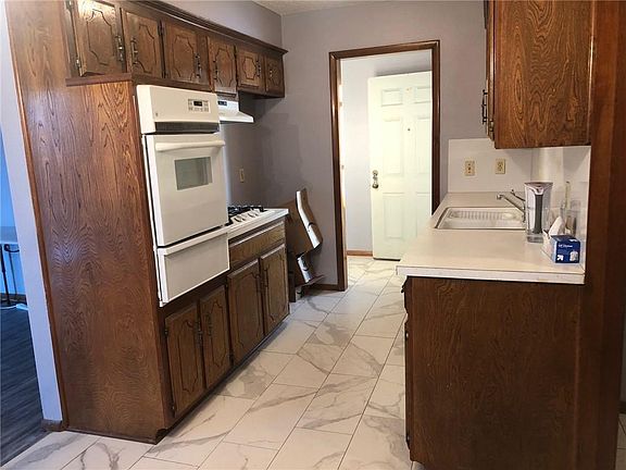 4th image of 723 NE 5th St