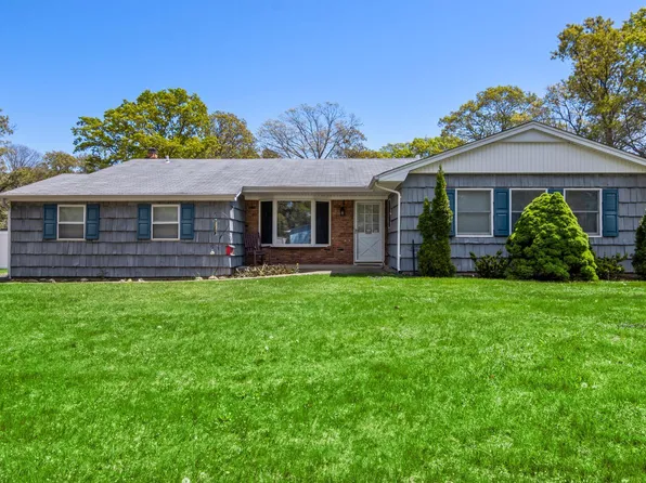 25 Teele Drive, Coram, NY 11727