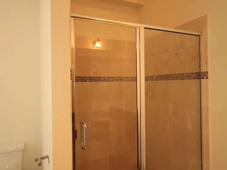 4651 N Greenview #206 — Photo 17