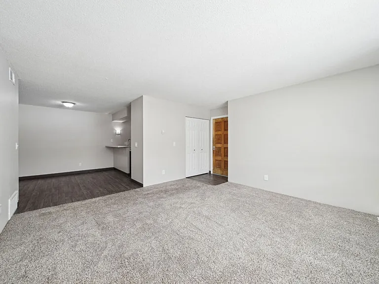 Fox Grove Apartments — Photo 9