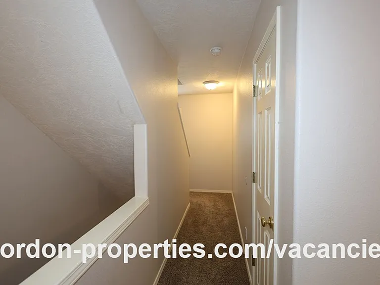 16913 NE Halsey St — Photo 26