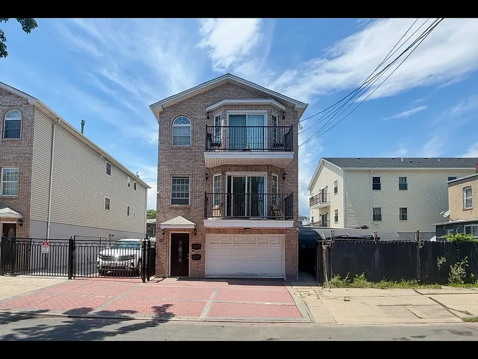 87 Wallis Ave #1