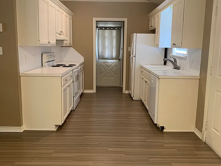 705 Shea St — Photo 11