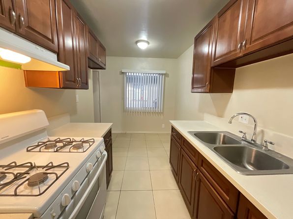 21615 Pioneer Blvd APT 6