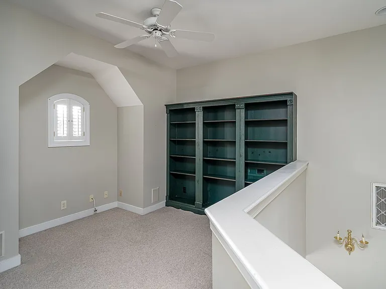 421 Suri Dr — Photo 25