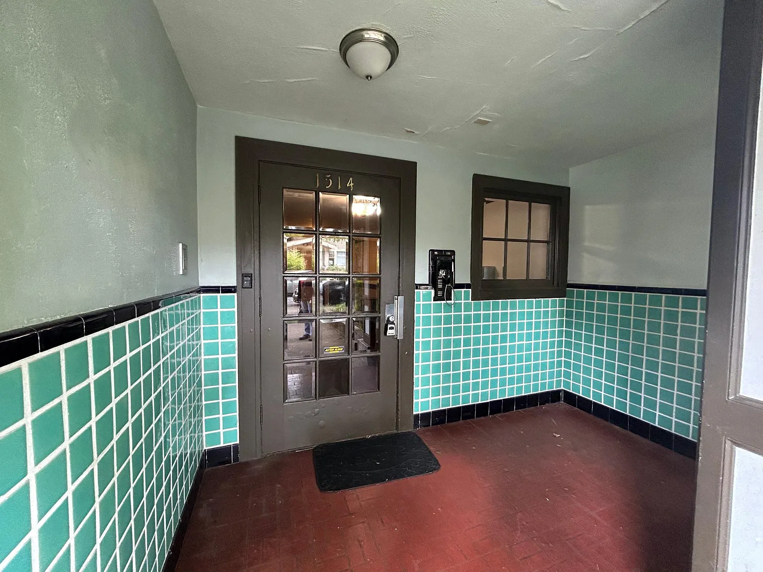1 bed, 700 sqft, $1,350 — Photo 2