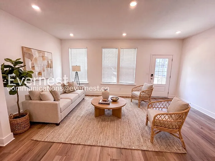 3 bed, 3.0 bath, 1700 sqft, $3,200 — Photo 4