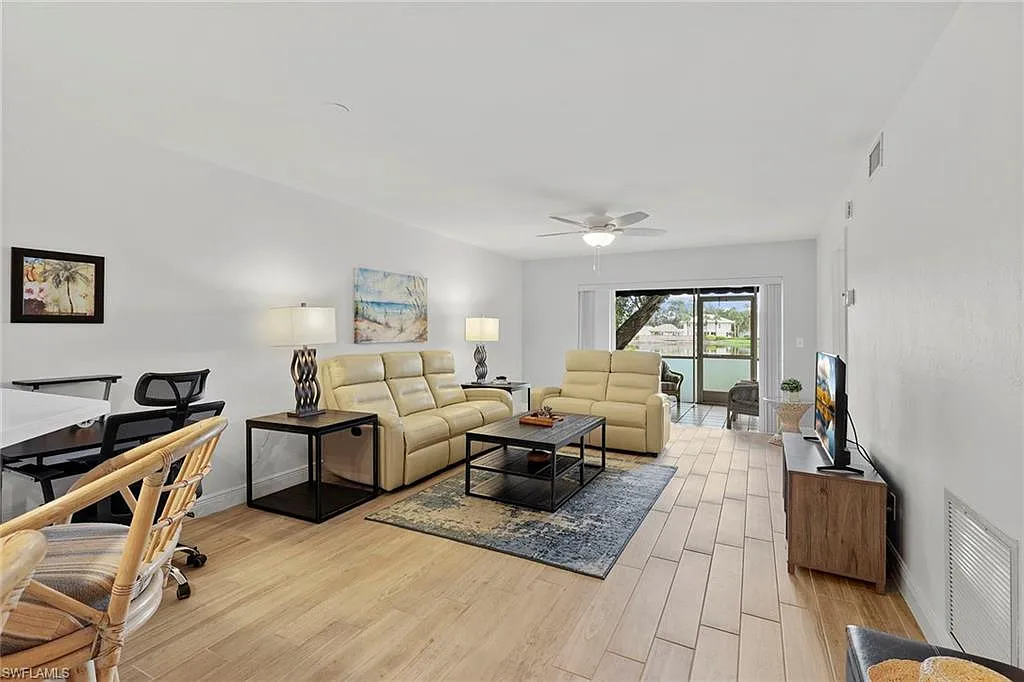 2 bed, 2.0 bath, 1179 sqft, $5,500 — Photo 2