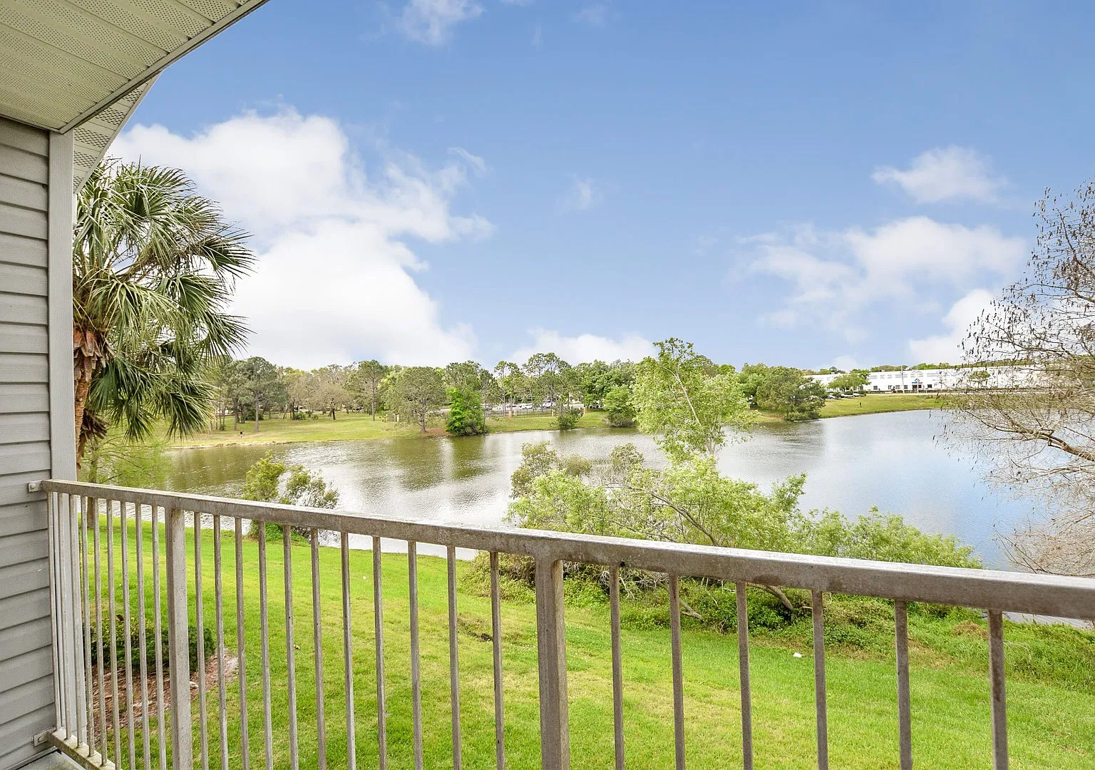 Charming 2 Bed 2 Bath Second Floor Gated Condo for Rent in Lake Mary, FL! Lake View! — Photo 1