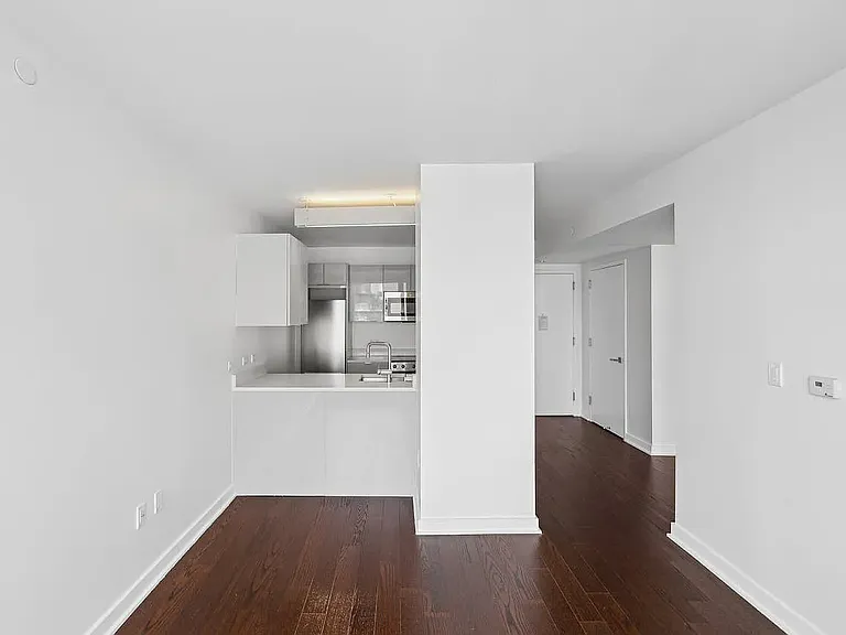 400 W 113th St #1506 — Photo 3