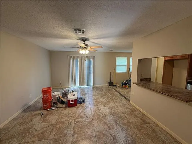 3 bed, 2.0 bath, 1750 sqft, $1,700 — Photo 4
