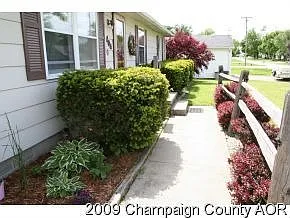 104 E North St photo 1
