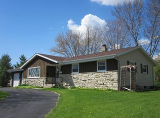 7577 Pond Rd, Hartford, WI 53027