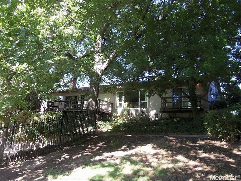 2nd image of 701 Columbia Dr