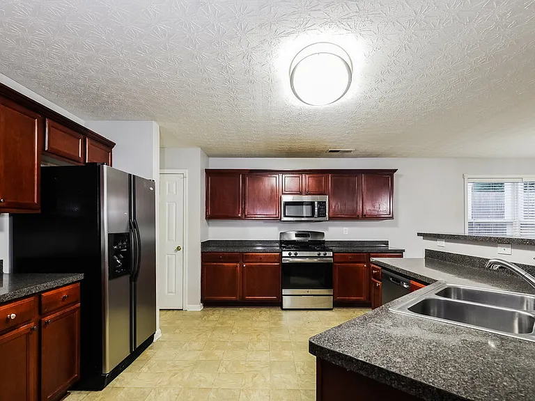 2894 Edgewater St SW — Photo 8