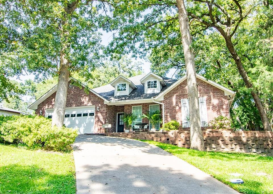 1st image of 561 Hideaway Ln E