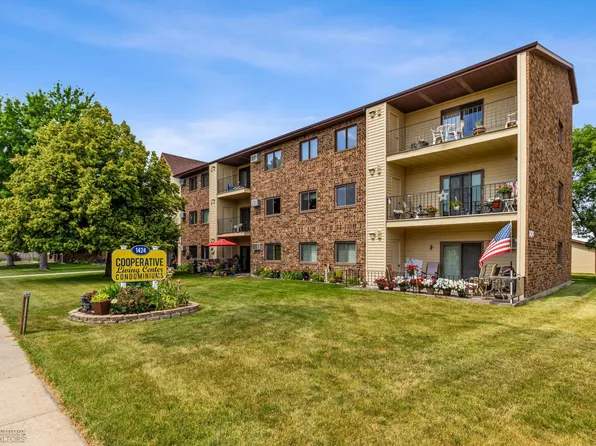1424 14th St E APT 32, West Fargo, ND 58078